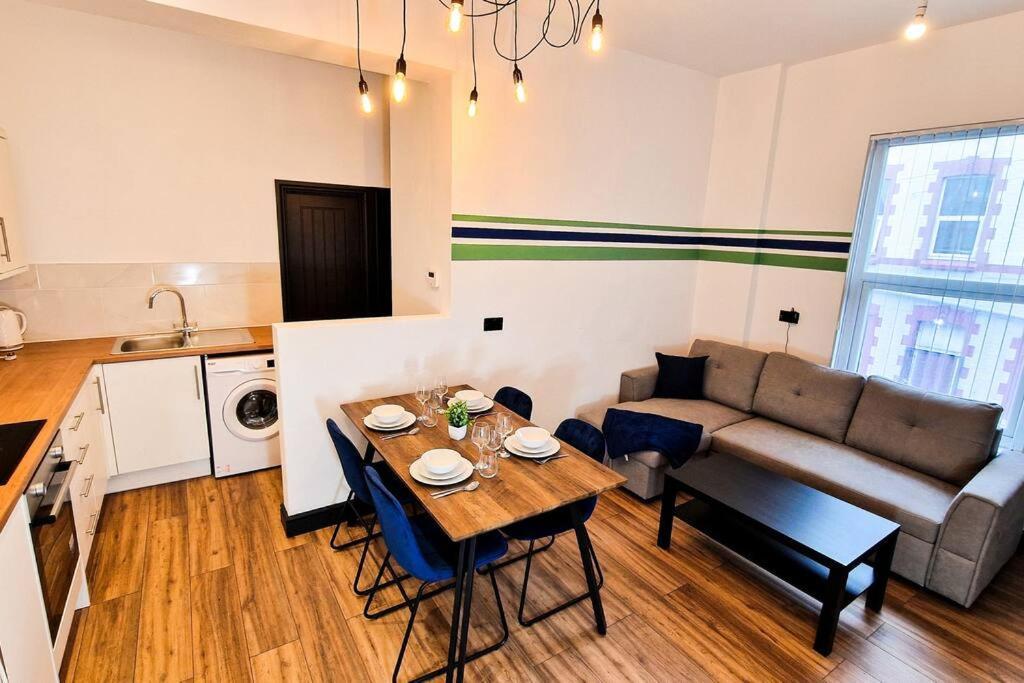 Ferienwohnung Beautiful Flat On Breck Road Liverpool Exterior foto